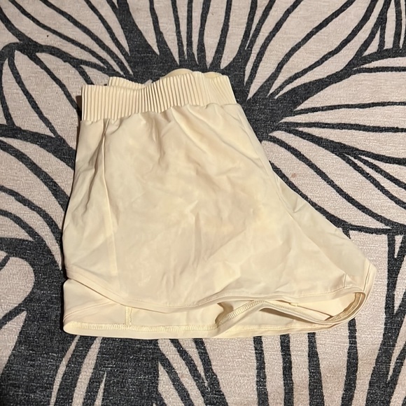|| girls pastel yellow athletic shorts - Picture 2 of 2